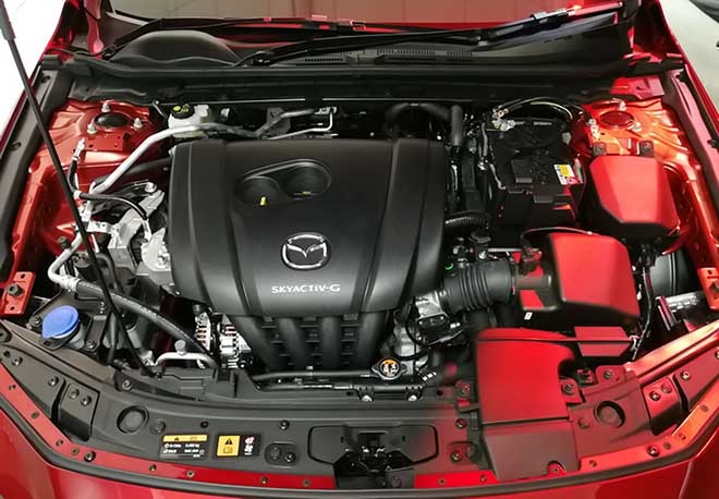 Xe hạng C: Mua Toyota Corolla Altis hay Mazda3 chơi Tết? xe phan khuc hang c mua toyota corolla altis hay mazda 3 2020 choi tet