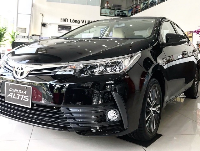 Xe hạng C: Mua Toyota Corolla Altis hay Mazda3 chơi Tết? xe phan khuc hang c mua toyota corolla altis hay mazda 3 2020 choi tet