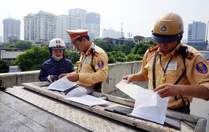 Thủ tục nộp phạt vi phạm giao thông mới nhất năm 2020 thu tuc nop phat vi pham giao thong khong can den kho bac moi nhat nam 2020