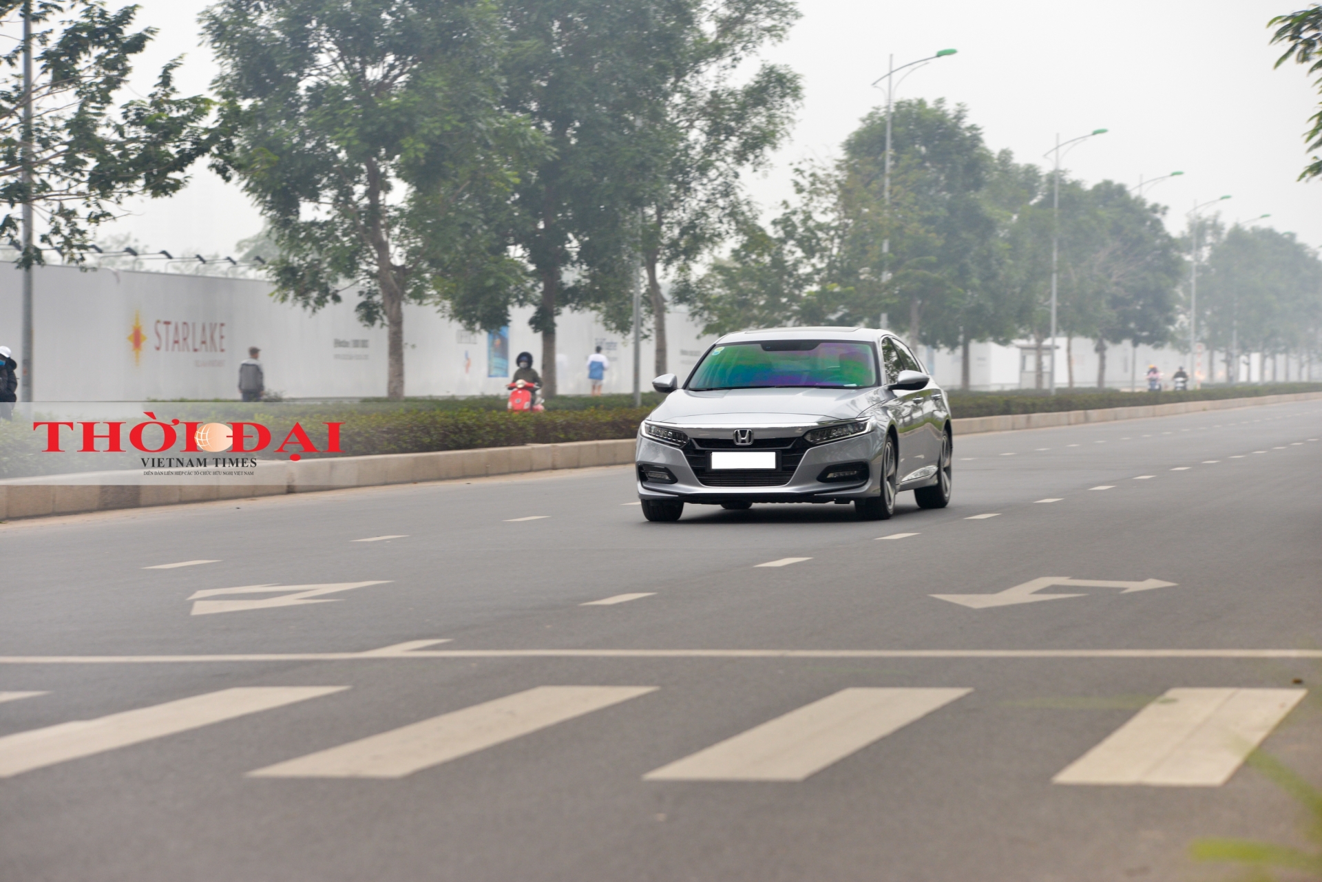 tam gia 13 ty dong chon mercedes benz c 180 toyota camry hay honda accord