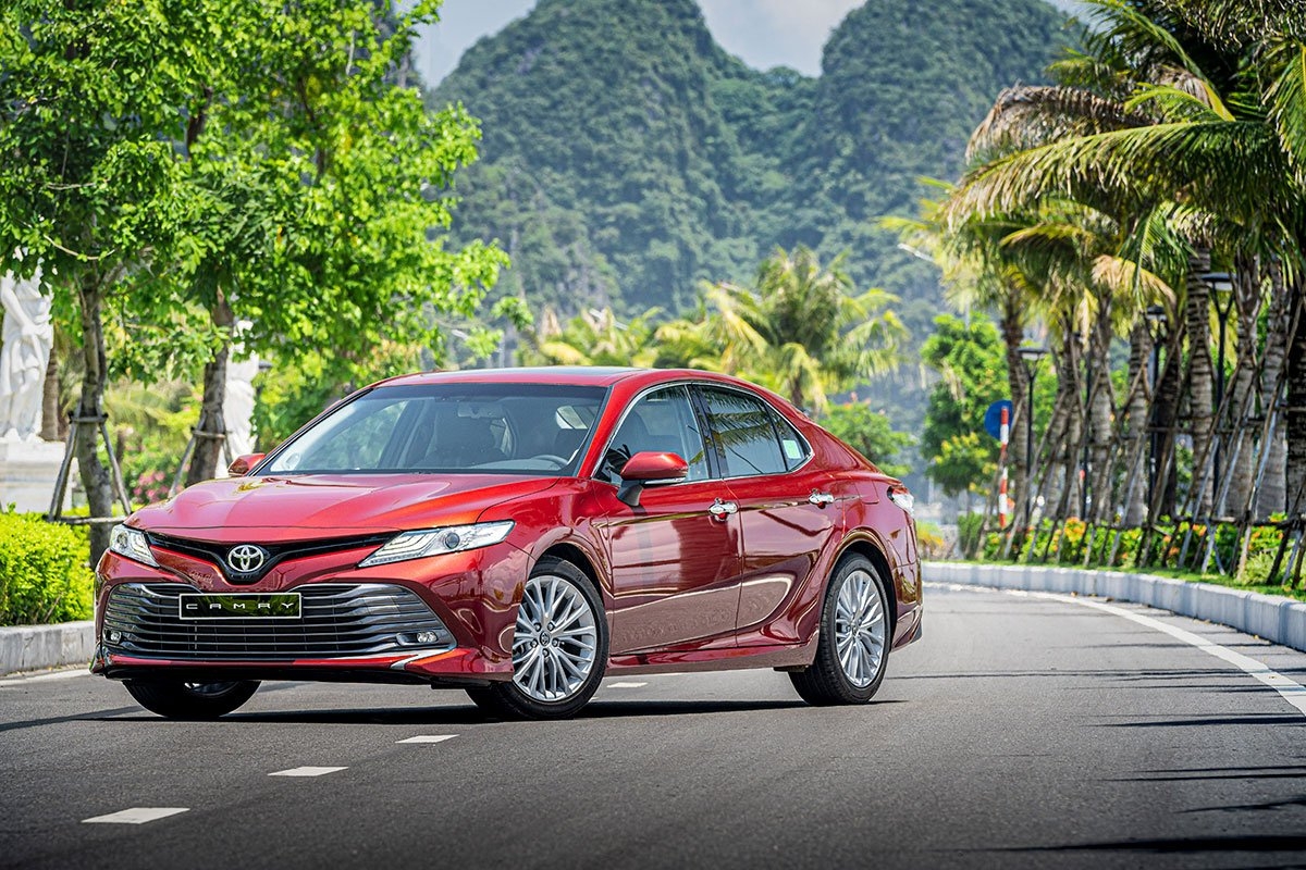 tam gia 13 ty dong chon mercedes benz c 180 toyota camry hay honda accord