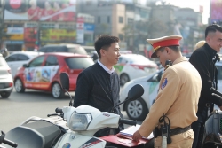 xu ly tai xe taxi che bien so ne phat nguoi