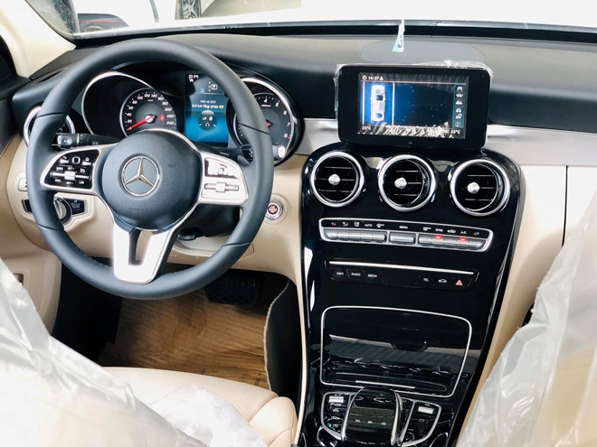 Mercedes C-Class: Chọn C 180 hay thêm 300 triệu mua C 200 Exclusive mercedes c class chon c180 2020 hay them 300 trieu mua c 200 exclusive 2020