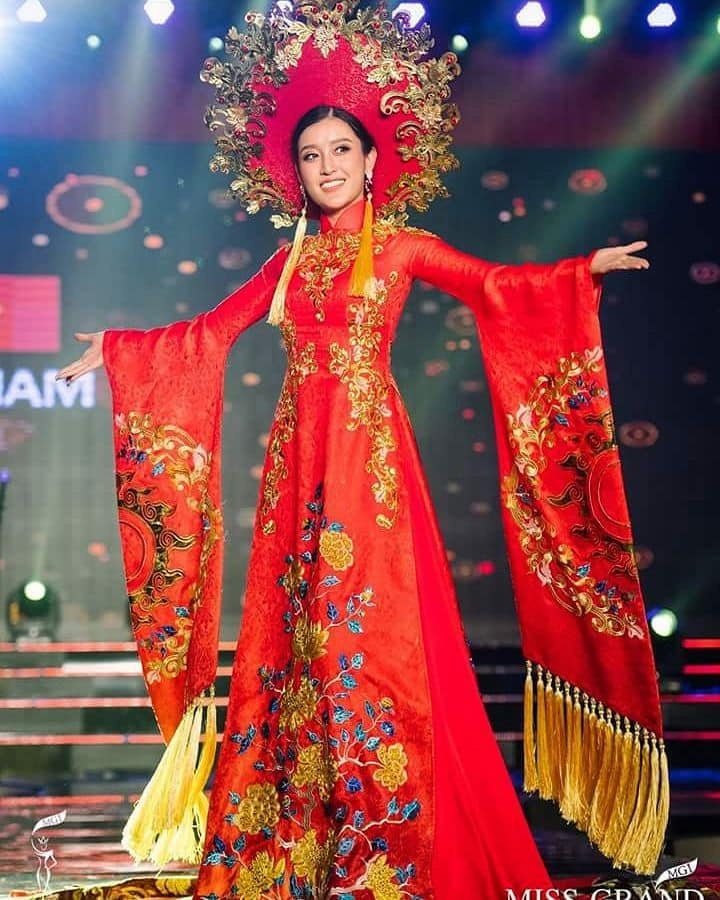 Loạt trang phục dân tộc của người đẹp Việt trong các cuộc thi nhan sắc thế giới nhin lai loat trang phuc dan toc cua nguoi dep viet trong cac cuoc thi nhan sac the gioi