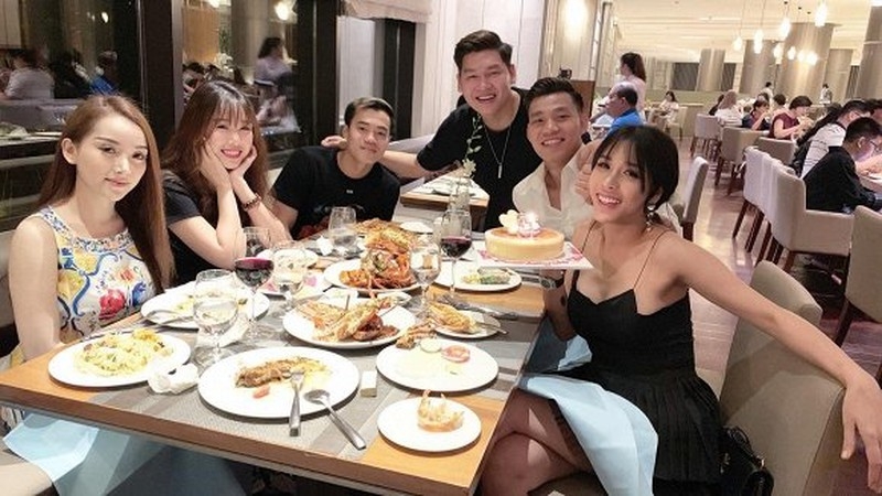 tin giai tri sao viet hom nay 99 minh tu khoe than hinh nong bong tai my