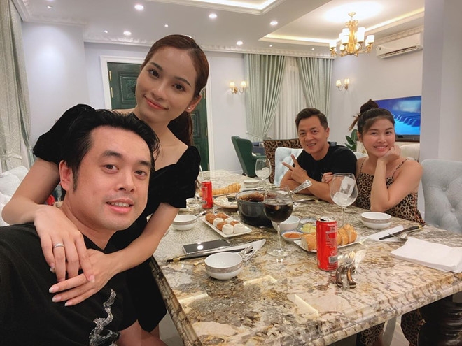 tin giai tri sao viet hom nay 710 mau thuy tinh tu ben ban trai pham huong khoe duoc chong yeu chieu het muc