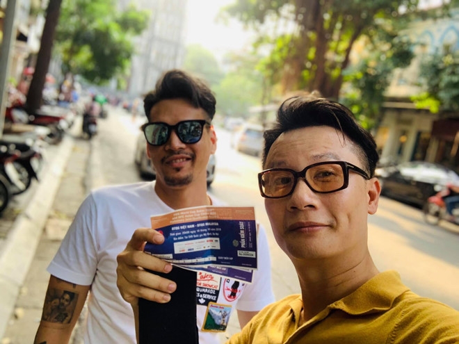 Tin giải trí sao Việt hôm nay (11/10): Đông Nhi - Ông Cao Thắng cùng dàn sao Việt cổ vũ đội tuyển Việt Nam đấu Malaysia tin giai tri sao viet hom nay 1110 dong nhi ong cao thang cung dan sao viet co vu doi tuyen viet nam dau malaysia