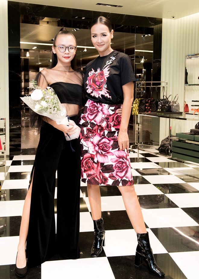 Bản tin Hoa hậu ngày 22/10: H'Hen Niê so tài catwalk với người đẹp Thái Lan ban tin hoa hau ngay 2210 hhen nie so tai catwalk voi nguoi dep thai lan