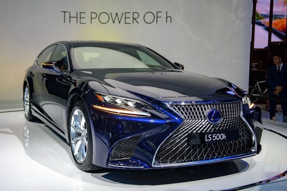gia xe lexus moi nhat thang 112019