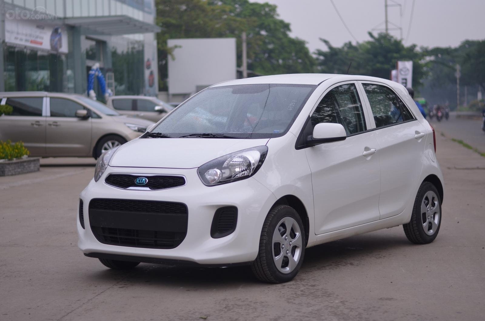 Giá xe Kia mới nhất tháng 11/2019: Sedona giảm 30 triệu, Morning giá rẻ hút khách gia xe o to kia moi nhat thang 112019 kia sedona 2019 giam 30 trieu dong