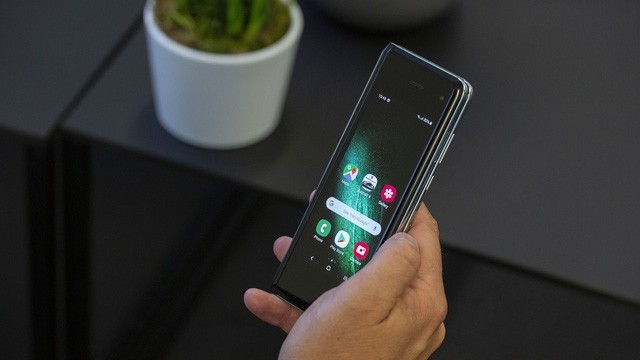 Samsung Galaxy Fold giá 50 triệu vẫn hút khách samsung galaxy fold gia 50 trieu van hut khach