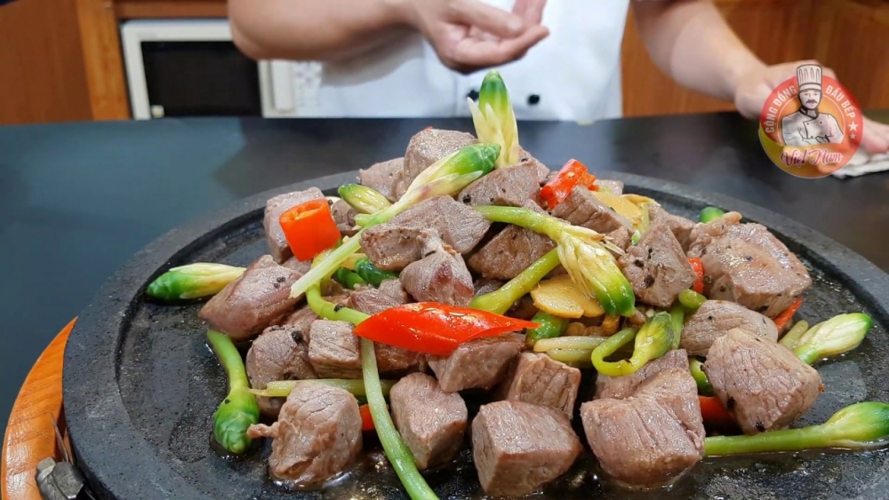 Mùng 1 tháng Chạp ăn gì để vận đỏ đeo bám cả tháng?