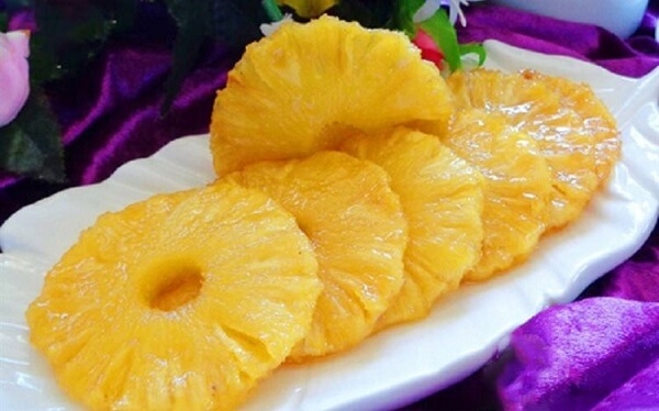 Cách làm mứt dứa nguyên miếng thơm ngon cực kỳ dễ dàng Cách làm mứt dứa nguyên miếng thơm ngon cực kỳ dễ dàng