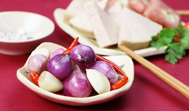 Món ngon ngày Tết: Cách muối dưa hành giòn ngon, đơn giản không bị hăng Món ngon ngày Tết: Cách muối dưa hành giòn ngon, đơn giản không bị hăng