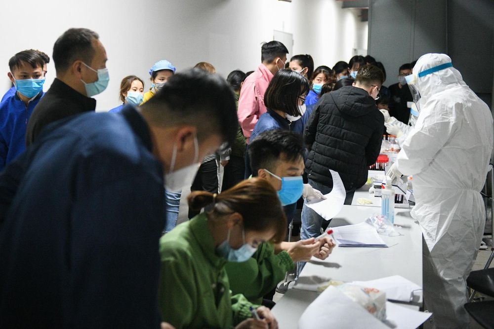 Hơn 2.000 công nhân công ty Poyun được xét nghiệm Covid-19 trong đêm Hơn 2.000 công nhân công ty Poyun được xét nghiệm Covid-19 trong đêm