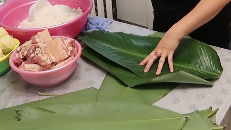 Hướng dẫn gói bánh chưng vuông vắn, đẹp mắt Tết Nhâm Dần 2022 Hướng dẫn gói bánh chưng vuông vắn, đẹp mắt Tết Nhâm Dần 2022