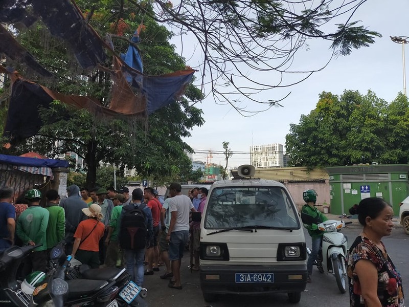 1428 bang hoang phat hien thi the nguoi dan ong trong nha ve sinh