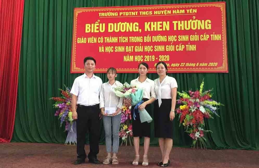 undefined 3928 thay hieu truong gui thu cho hoc sinh duy nhat thi truot hoc sinh gioi 1