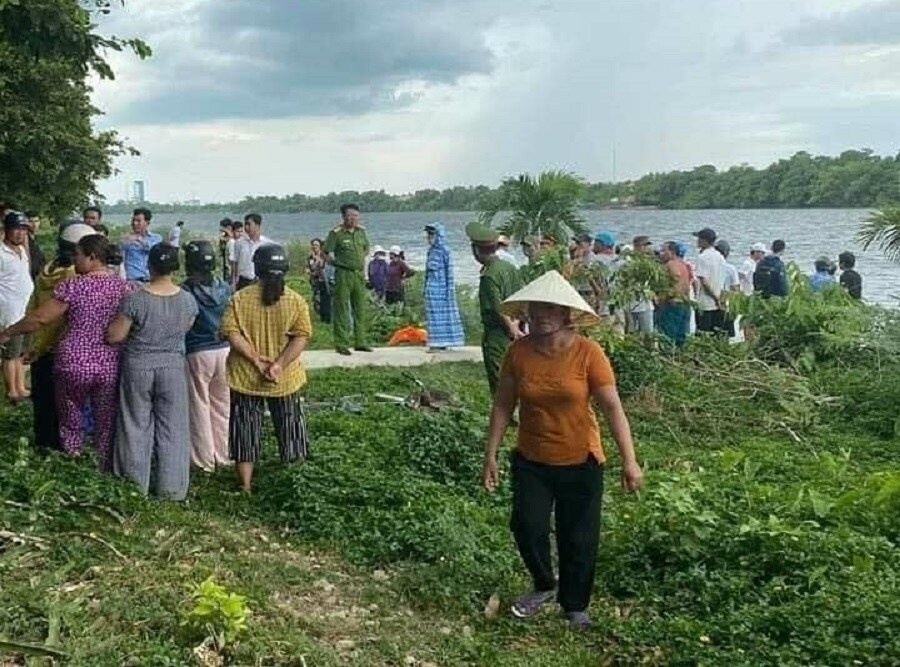 undefined 0217 6 hoc sinh ru nhau ra song tam 1 em bi duoi nuoc tu vong 1 em dang nguy kich 3 1593610161 width900height667