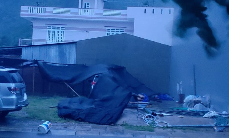 Bão số 9 giật đổ cây xanh, nhà tốc mái tại Đà Nẵng, Quảng Nam, Quảng Ngãi Bão số 9 giật đổ cây xanh, nhà tốc mái tại Đà Nẵng, Quảng Nam, Quảng Ngãi