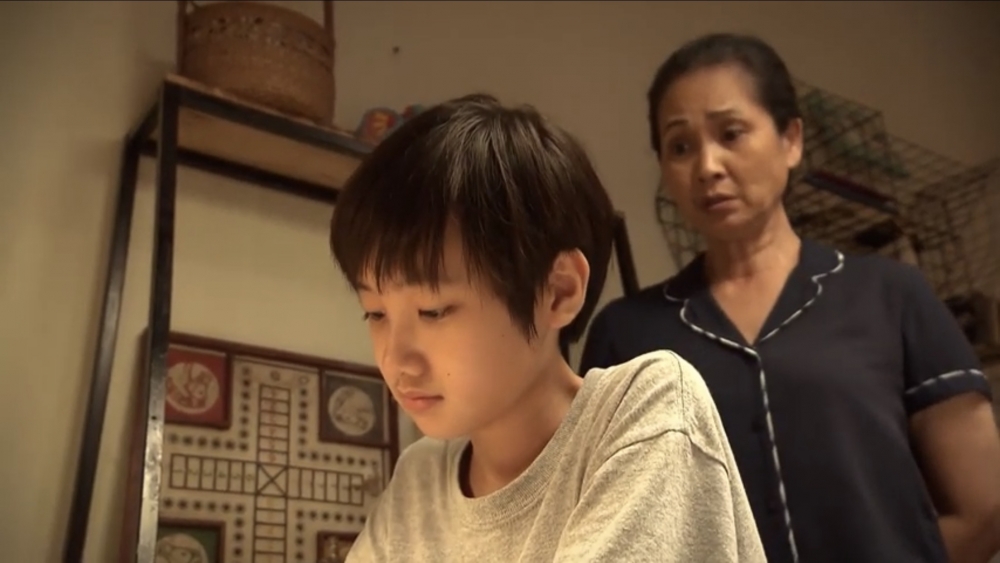 Lửa ấm - Tập 21 (tối 29/10): Bà Mai vô lý đòi cắt móng tay, giật tóc cháu trai để xét nghiệm ADN Lửa ấm - Tập 21 (tối 29/10): Bà Mai vô lý đòi cắt móng tay, giật tóc cháu trai để xét nghiệm ADN