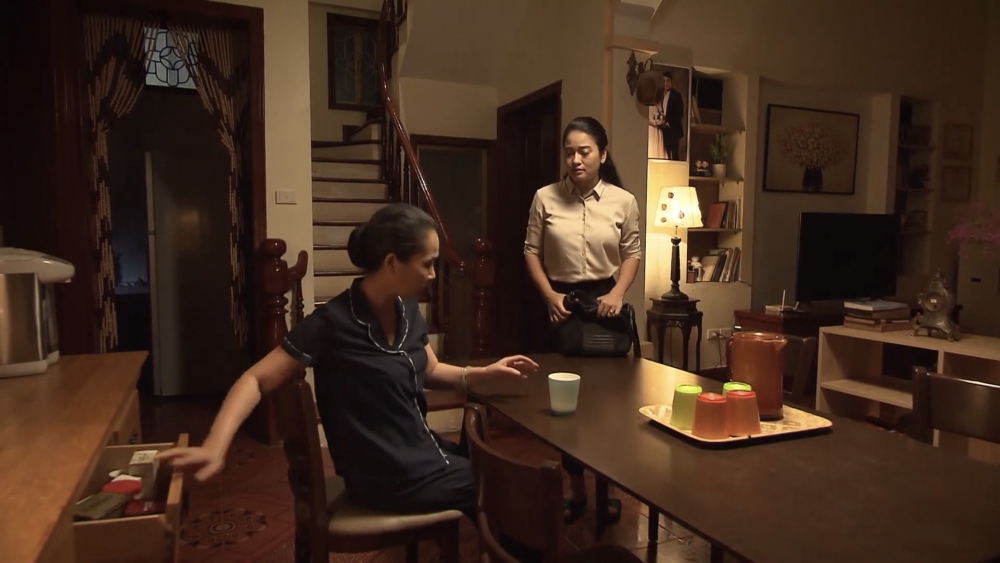 Lửa ấm - Tập 21 (tối 29/10): Bà Mai vô lý đòi cắt móng tay, giật tóc cháu trai để xét nghiệm ADN Lửa ấm - Tập 21 (tối 29/10): Bà Mai vô lý đòi cắt móng tay, giật tóc cháu trai để xét nghiệm ADN