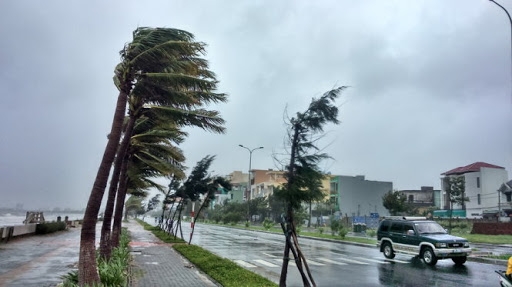 Diễn biến bão số 10: Trưa ngày 5/11, bão tiến vào vùng biển từ Quảng Ngãi đến Khánh Hòa Diễn biến bão số 10: Trưa ngày 5/11, bão tiến vào vùng biển từ Quảng Ngãi đến Khánh Hòa