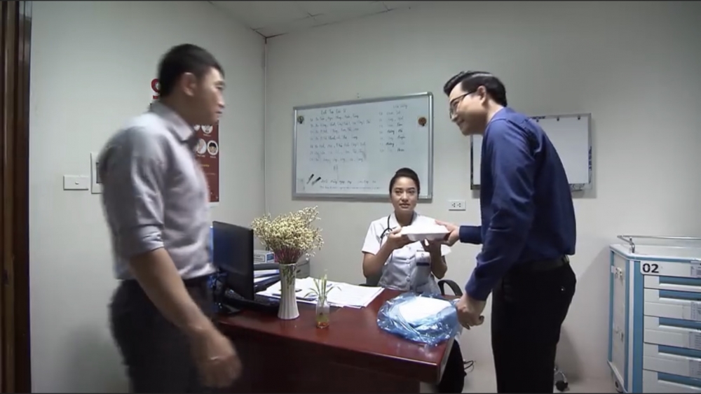 Lửa ấm - Tập 35 (tối 18/11): Thủy chết lặng khi nghe tin Minh có con riêng với Ngọc Lửa ấm - Tập 35 (tối 18/11): Thủy chết lặng khi nghe tin Minh có con riêng với Ngọc