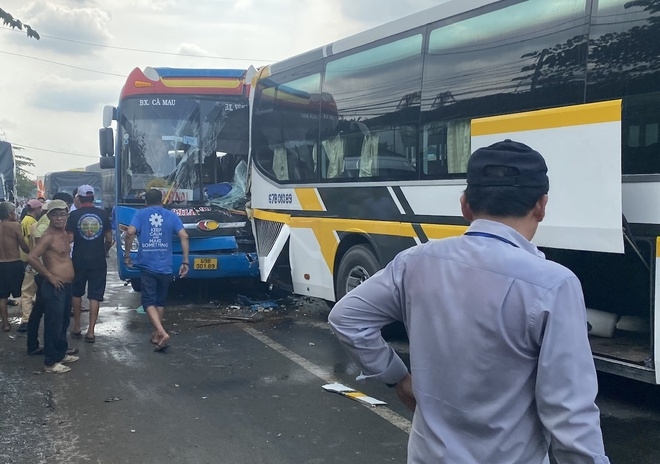 Tiền Giang: 7 ô tô tông liên hoàn, quốc lộ 1 ùn ứ kéo dài nhiều cây số