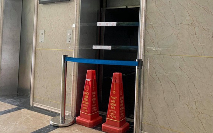 Hà Nội: Thang máy rơi tự do, 11 người trong gia đình gặp nạn Hà Nội: Thang máy rơi tự do, 11 người trong gia đình gặp nạn