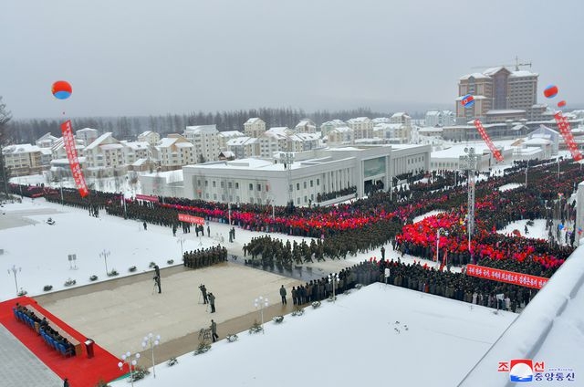 Ông Kim Jong Un khai trương thành phố hiện đại bậc nhất Triều Tiên ong kim jong un khai truong thanh pho hien dai bac nhat trieu tien