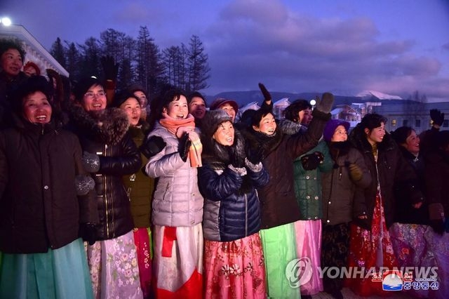 Ông Kim Jong Un khai trương thành phố hiện đại bậc nhất Triều Tiên ong kim jong un khai truong thanh pho hien dai bac nhat trieu tien