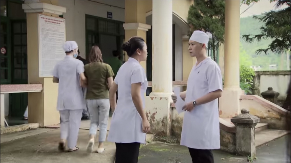 Lửa ấm - Tập 51 (tối 13/12): Quang gặp nạn trên đường đi gặp mẹ