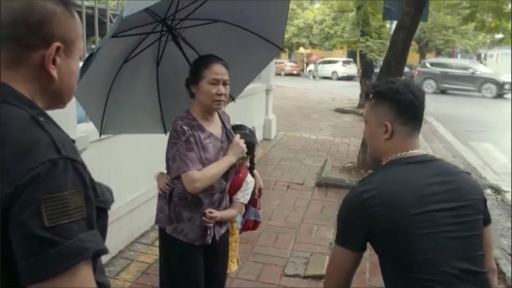 Hồ sơ cá sấu - Tập 10 (tối 18/12): Nguyệt kề dao vào cổ Trung đòi mảnh ghép Hồ sơ cá sấu - Tập 10 (tối 18/12): Nguyệt kề dao vào cổ Trung đòi mảnh ghép