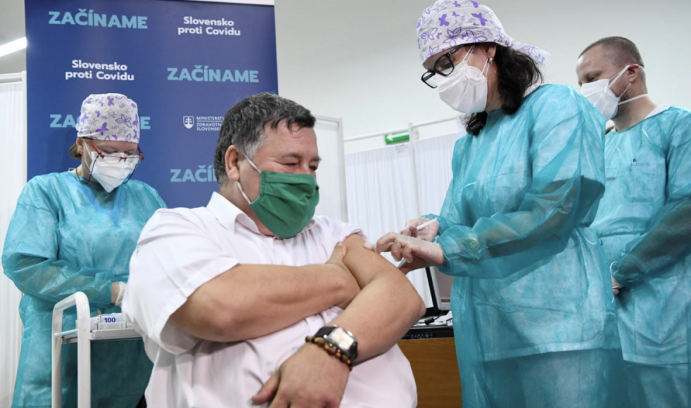 Hungary và Slovakia bắt đầu tiêm vaccine Covid-19 Hungary và Slovakia bắt đầu tiêm vaccine Covid-19