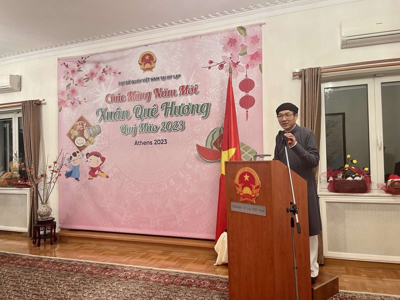 (01.18) Đại sứ Việt Nam tại Hy Lạp phát biểu tại buổi lễ. (01.18) Đại sứ Việt Nam tại Hy Lạp phát biểu tại buổi lễ.
