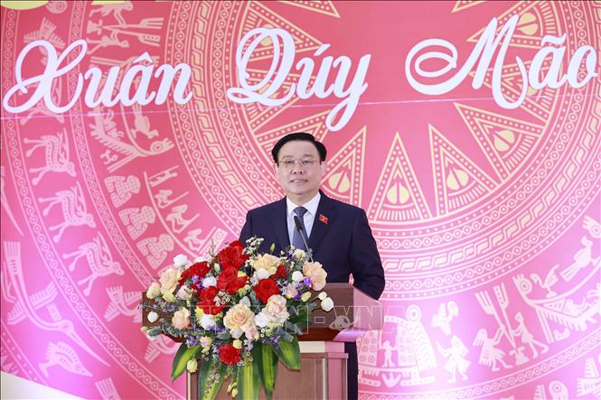 Chủ tịch Quốc hội Vương Đình Huệ gặp mặt đầu Xuân ở Văn phòng Quốc hội Chú thích ảnh