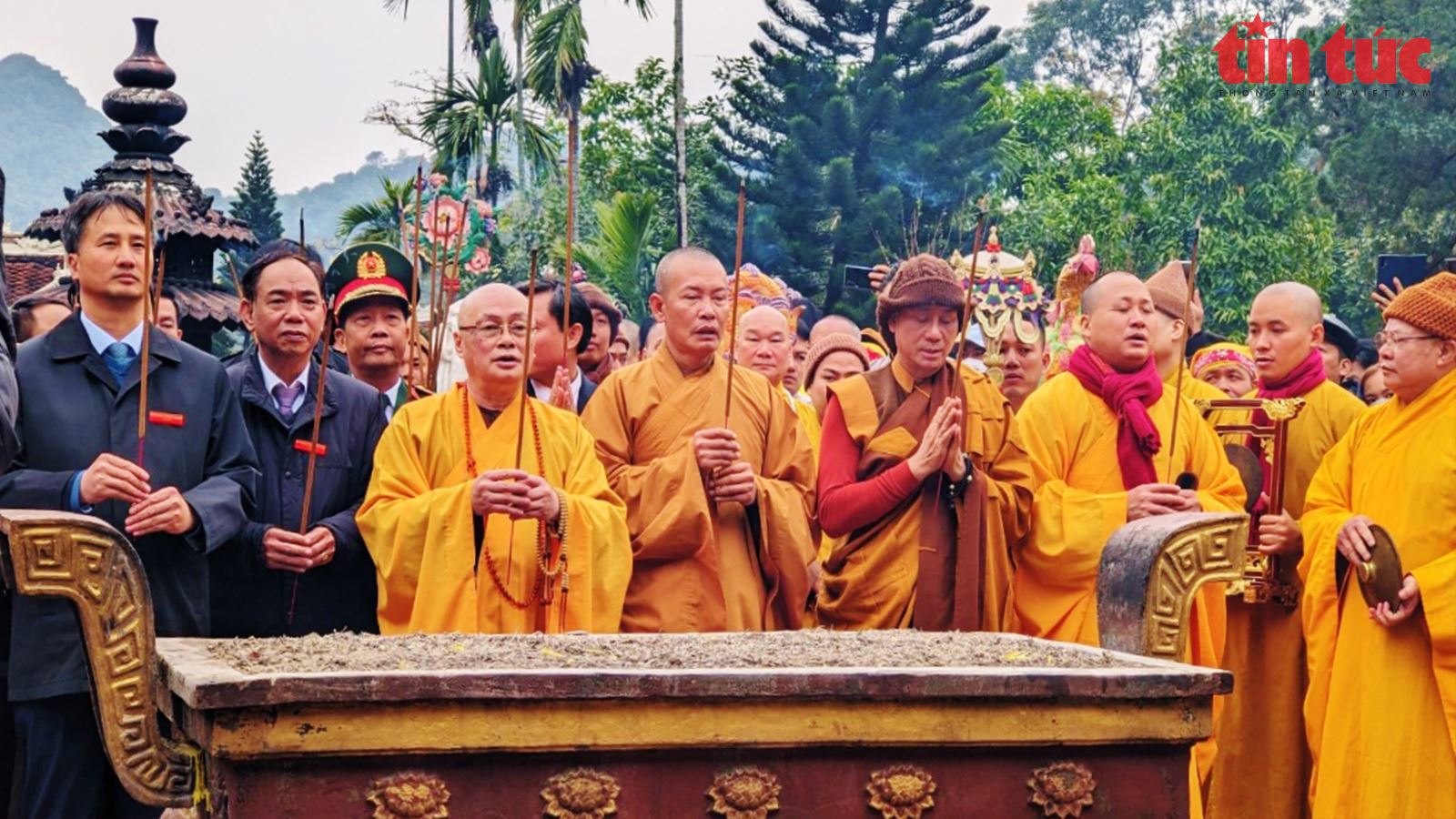Trang trọng lễ khai hội chùa Hương 2023 Chú thích ảnh