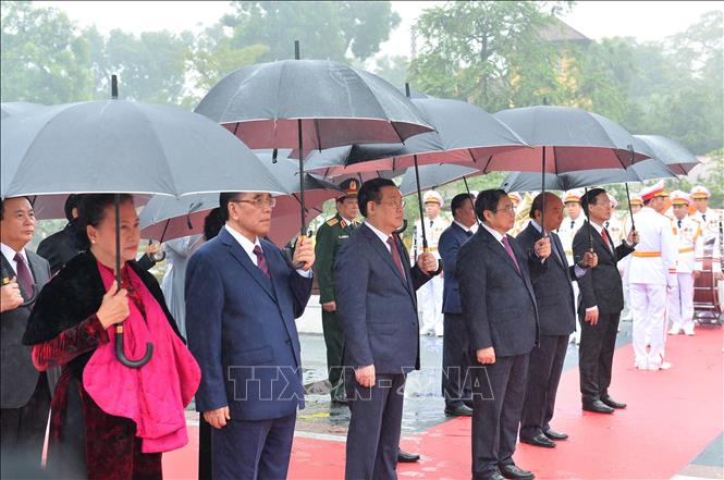 Lãnh đạo Đảng, Nhà nước vào Lăng viếng Chủ tịch Hồ Chí Minh Chú thích ảnh