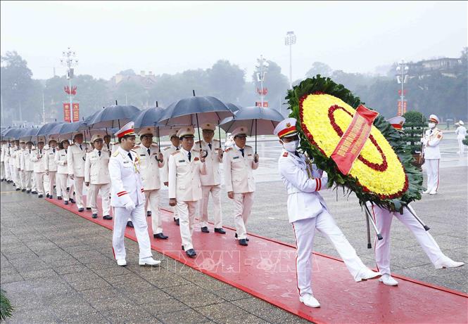 Lãnh đạo Đảng, Nhà nước vào Lăng viếng Chủ tịch Hồ Chí Minh Chú thích ảnh