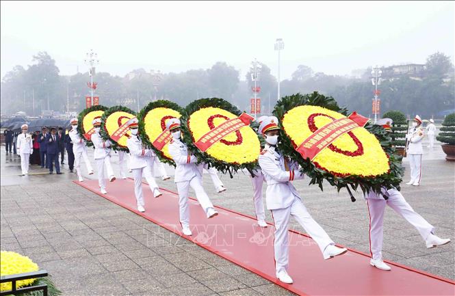 Lãnh đạo Đảng, Nhà nước vào Lăng viếng Chủ tịch Hồ Chí Minh Chú thích ảnh