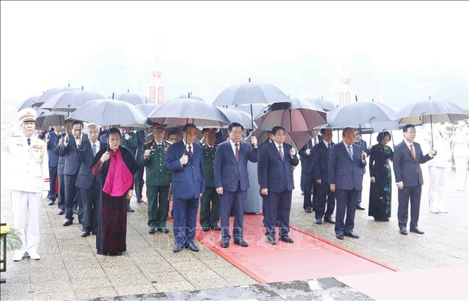 Lãnh đạo Đảng, Nhà nước vào Lăng viếng Chủ tịch Hồ Chí Minh Chú thích ảnh