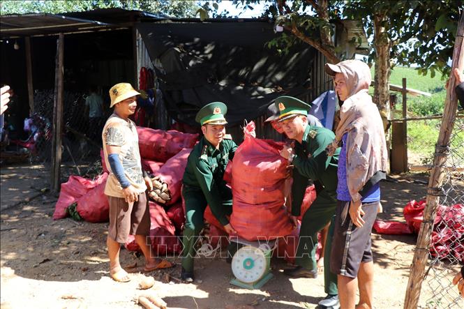 Dấu ấn người lính quân hàm xanh nơi biên giới Chú thích ảnh