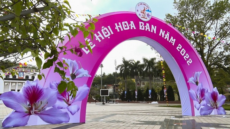 Cổng chào vào khu vực sân khấu - nơi diễn ra chương trình khai mạc Lễ hội hoa ban tỉnh Điện Biên năm 2022. Ảnh: Vũ Lợi/VOV Cổng chào vào khu vực sân khấu - nơi diễn ra chương trình khai mạc Lễ hội hoa ban tỉnh Điện Biên năm 2022. Ảnh: Vũ Lợi/VOV