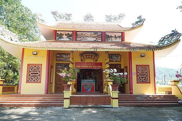 Dinh Bà Thu Bồn ở huyện Nông Sơn. Ảnh: Lê Trung Dinh Bà Thu Bồn ở huyện Nông Sơn. Ảnh: Lê Trung