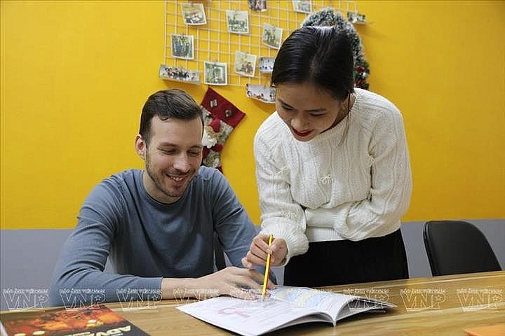 Học tiếng Việt để thêm yêu Việt Nam