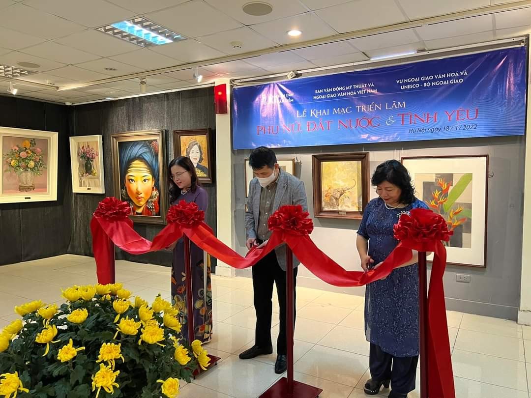 Khai mạc Triển lãm mỹ thuật Phụ nữ, đất nước và tình yêu Khai mạc Triển lãm mỹ thuật Phụ nữ, đất nước và tình yêu