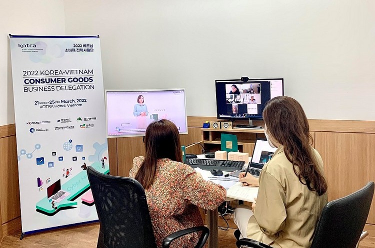 Doanh nghiệp Việt Nam và doanh nghiệp Hàn Quốc giao thương trực tuyến dưới sự hỗ trợ của KOTRA Hà Nội. Ảnh: KOTRA Hà Nội Doanh nghiệp Việt Nam và doanh nghiệp Hàn Quốc giao thương trực tuyến dưới sự hỗ trợ của KOTRA Hà Nội. Ảnh: KOTRA Hà Nội