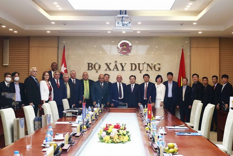 Bộ trưởng Nguyễn Thanh Nghị và Bộ trưởng Rene Mesa Villafana chụp ảnh lưu niệm. Ảnh: Bộ Xây dựng Bộ trưởng Nguyễn Thanh Nghị và Bộ trưởng Rene Mesa Villafana chụp ảnh lưu niệm. Ảnh: Bộ Xây dựng