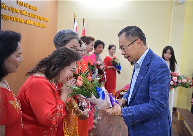Kiều bào nữ tại Thái Lan tiếp bước truyền thống tốt đẹp của phụ nữ Việt Nam Chú thích ảnh